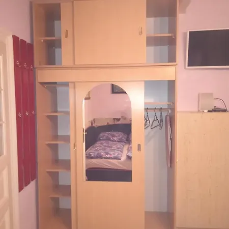 Liana Vendeghaz Apartment *
